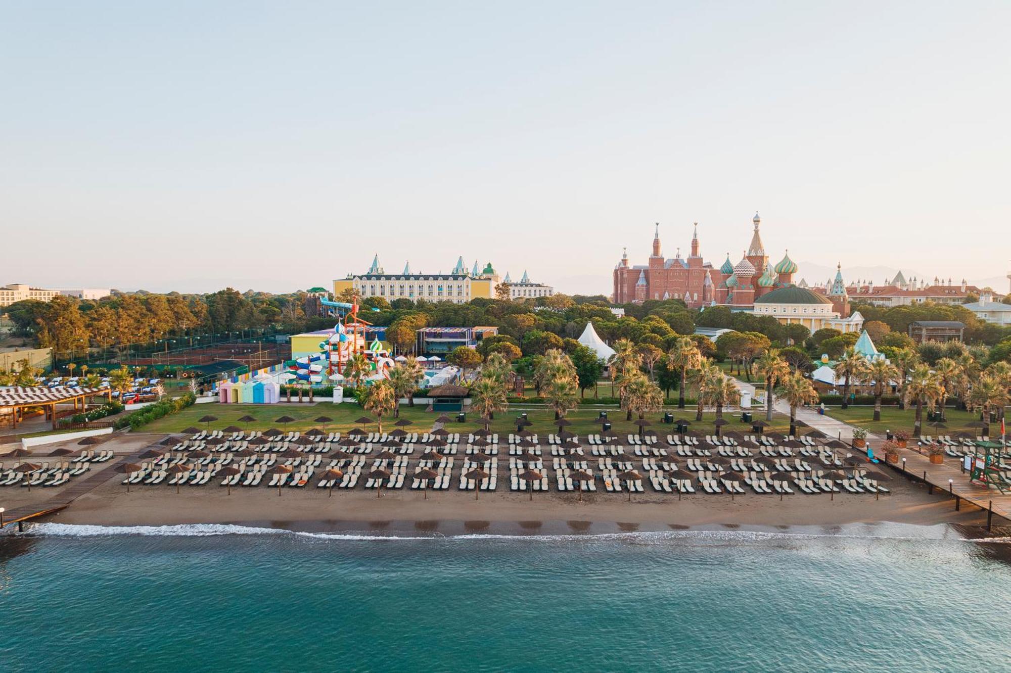 Kremlin Palace Antalya Exterior photo The beach at the complex