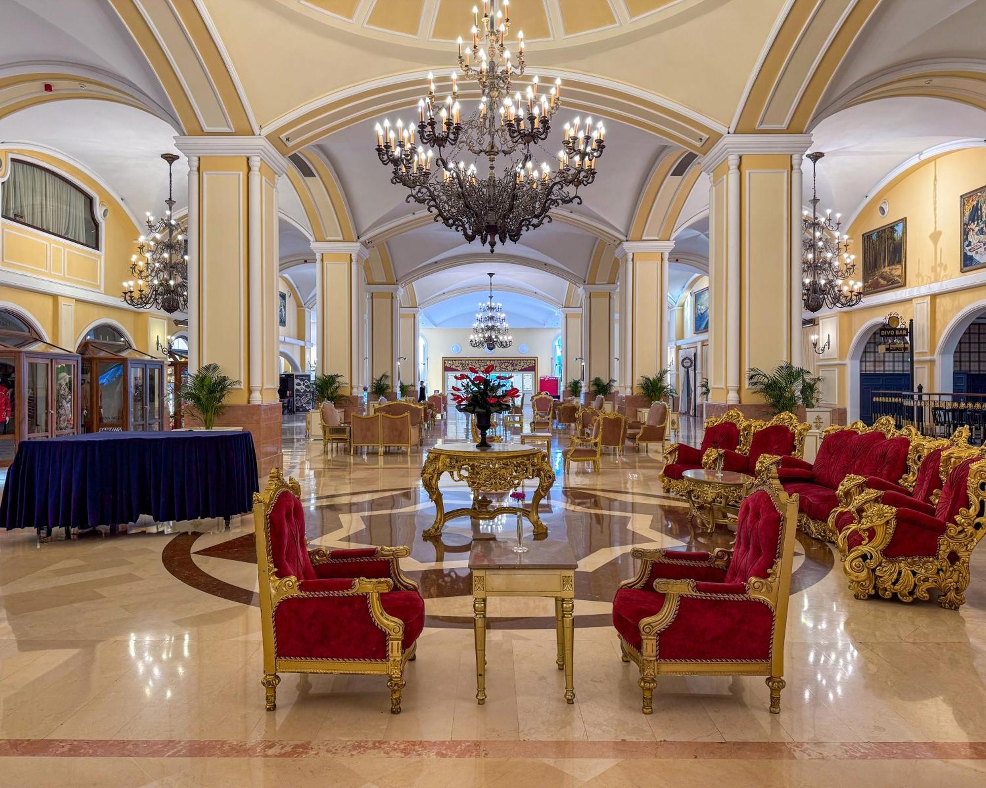 Kremlin Palace Antalya Exterior photo Lobby