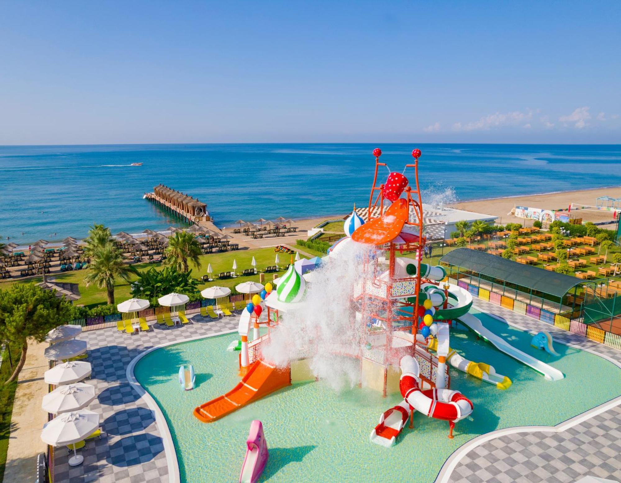Kremlin Palace Antalya Exterior photo Water park in Antalya